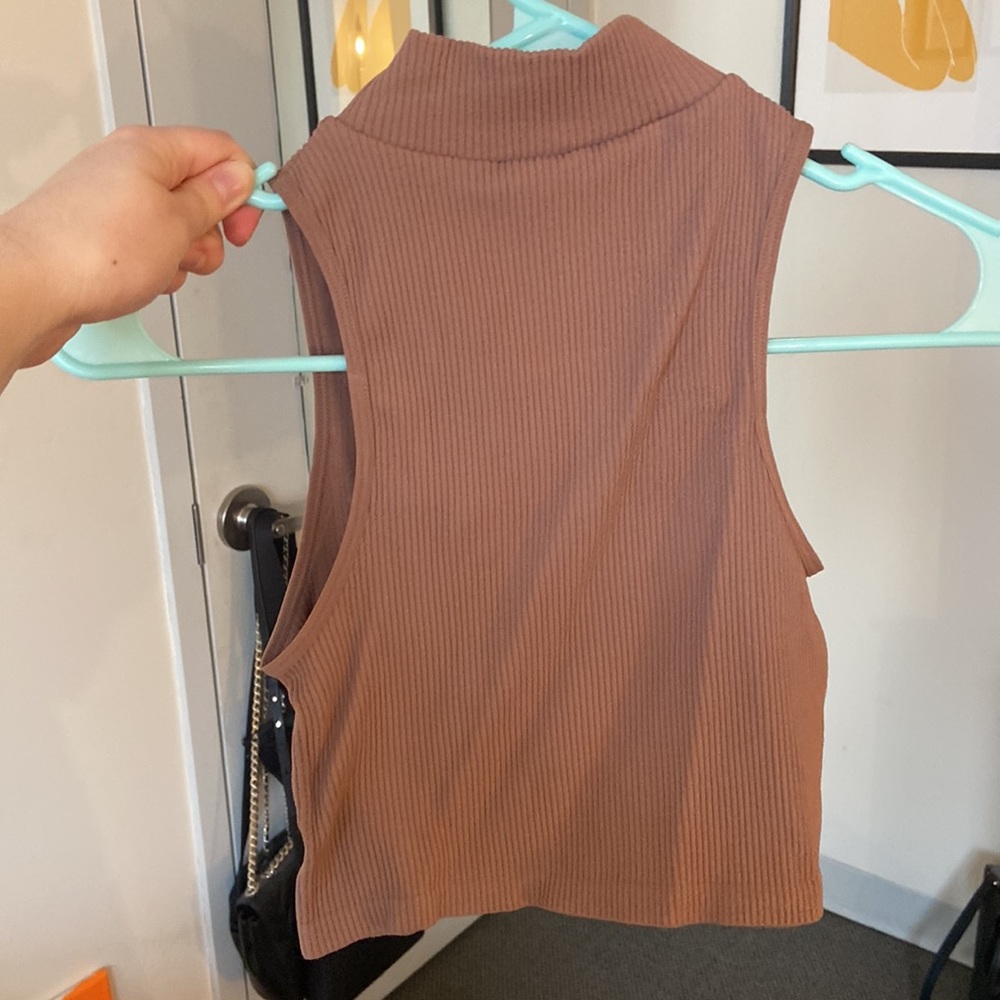 Zara Ribbed Crop Tank Top - Picture 2 of 3
